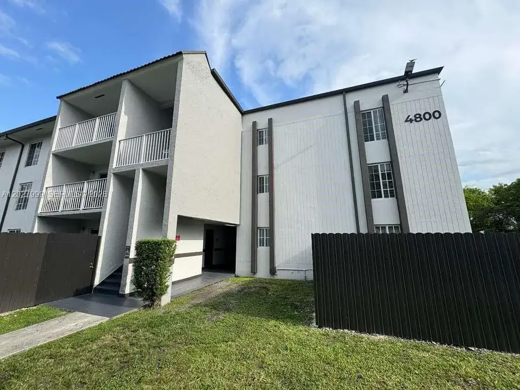 1 bedroom 1 bath Residential for sale at 4800 NW 79th Ave # 208, Doral FL 33166