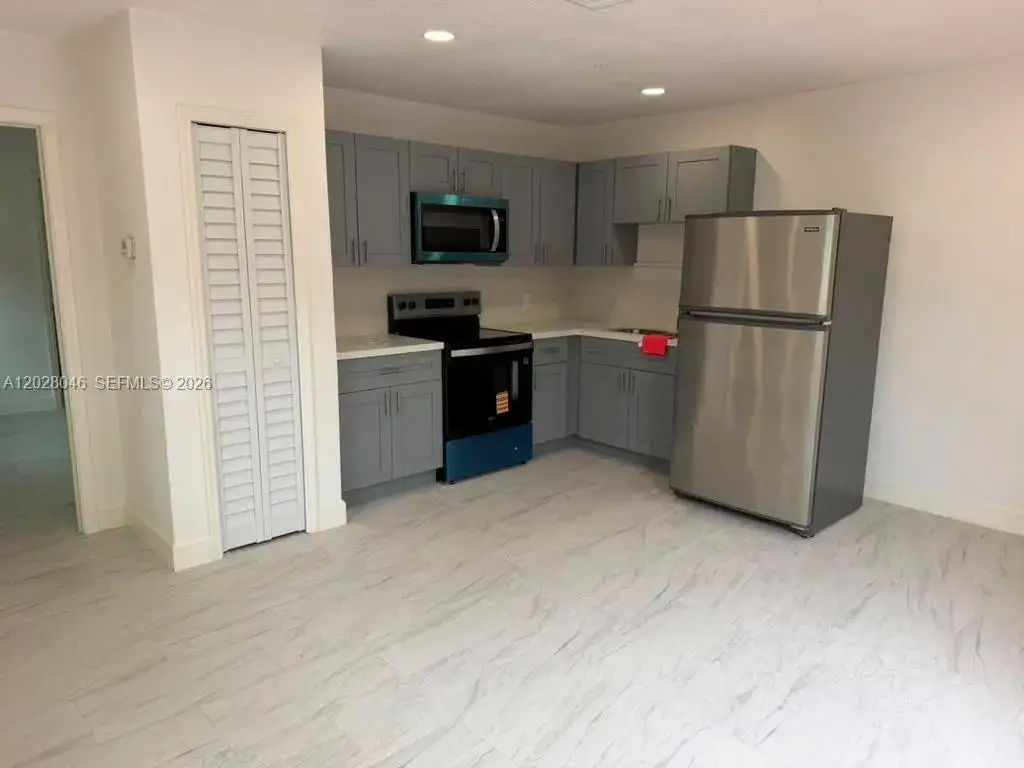 1 bedroom 1 bath Residential Lease for rent at 19321 SW 196th St # 1, Miami FL 33187