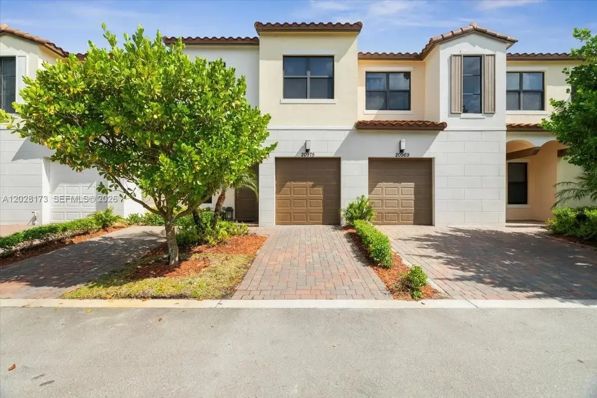 3 bedroom 2 bath Residential for sale at 20975 NW 1st Ct, Pembroke Pines FL 33029