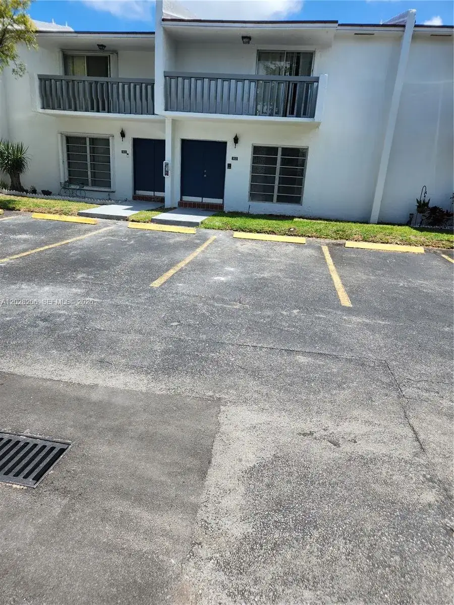 3 bedroom 2 bath Residential for sale at 9430 SW 170th St # 302, Palmetto Bay FL 33157