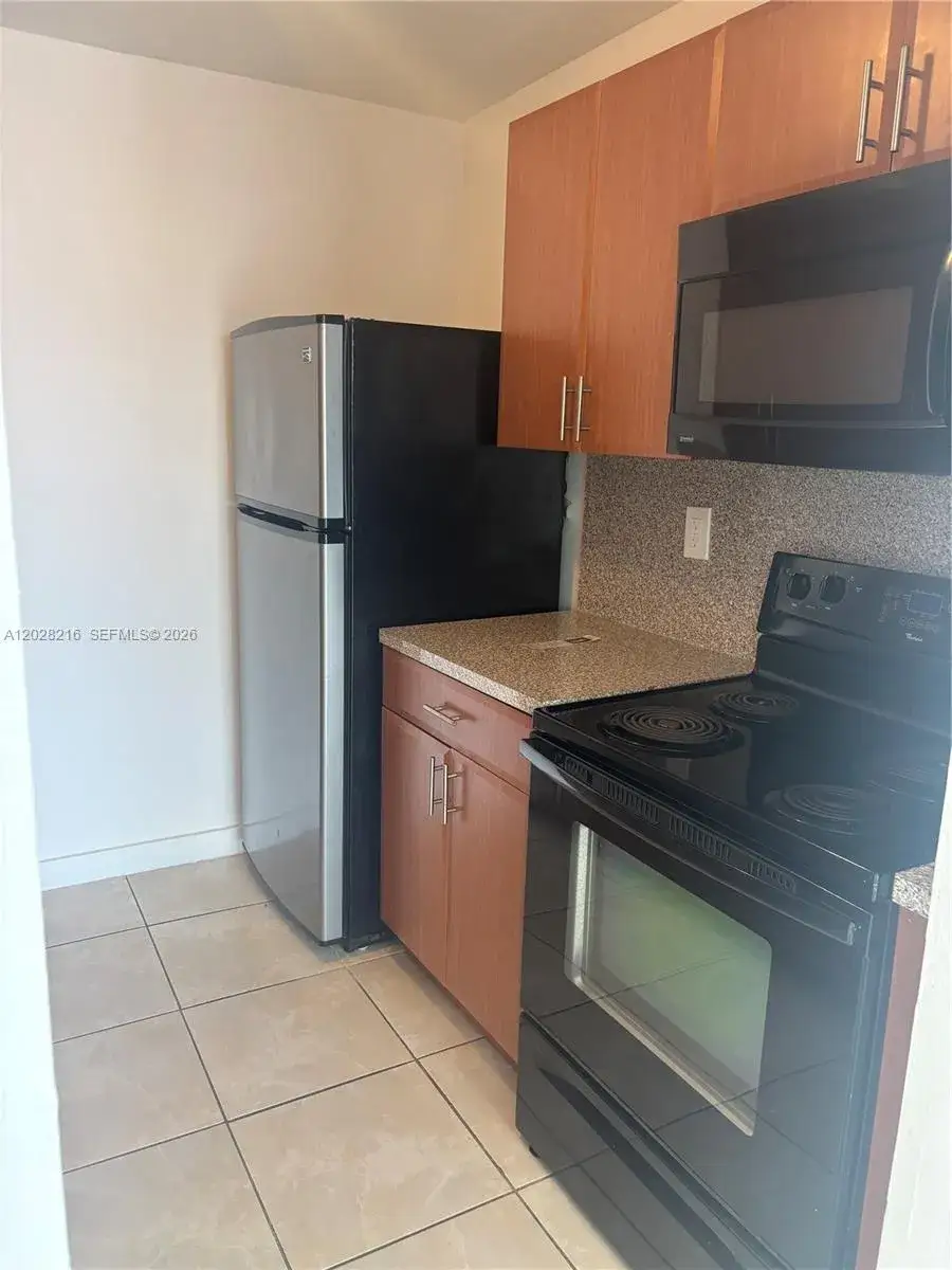 1 bedroom 1 bath Residential Lease for rent at 2000 NE 135th St # 208, North Miami FL 33181