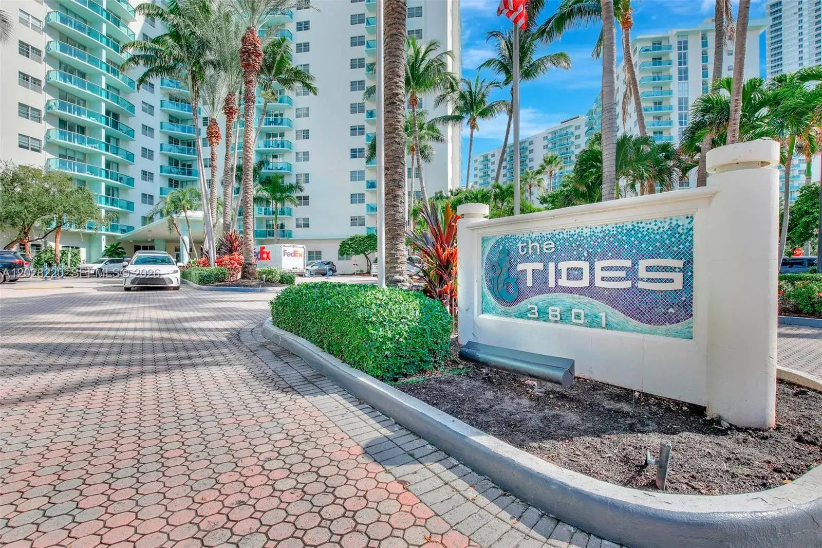 1 bedroom 1 bath Residential for sale at 3801 S Ocean Dr # 6Z, Hollywood FL 33019