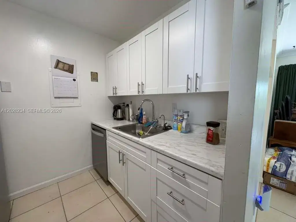 1 bedroom 1 bath Residential Lease for rent at 1141 Lake Victoria Dr # F, Palm Beach FL 33411