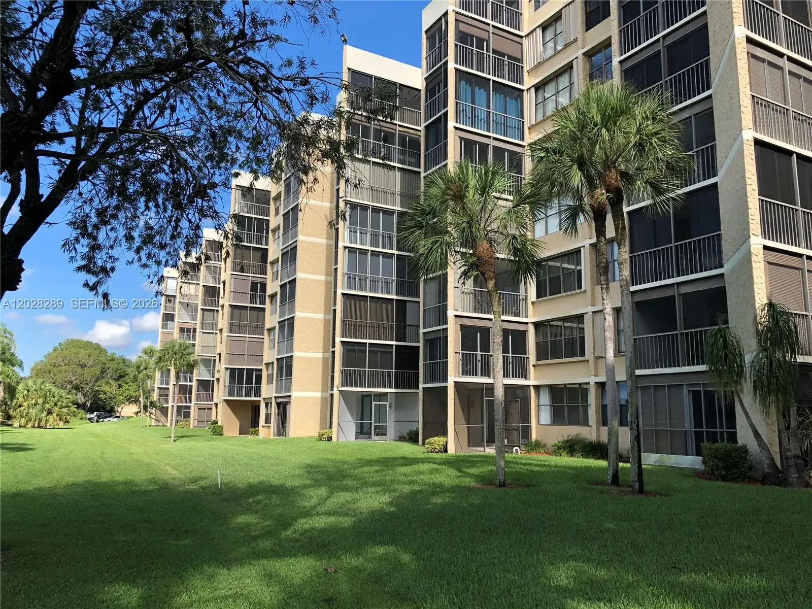 2 bedroom 2 bath Residential for sale at 16300 Golf Club Rd # 105, Weston FL 33326