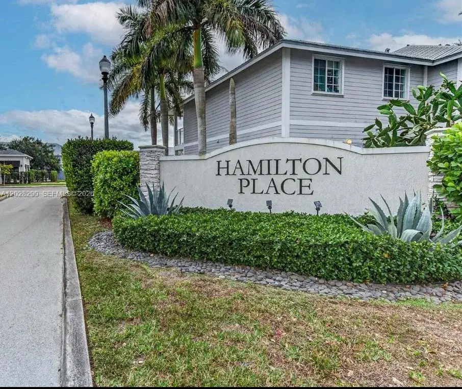 3 bedroom 2 bath Residential for sale at 916 SE 17th Ct, Homestead FL 33034