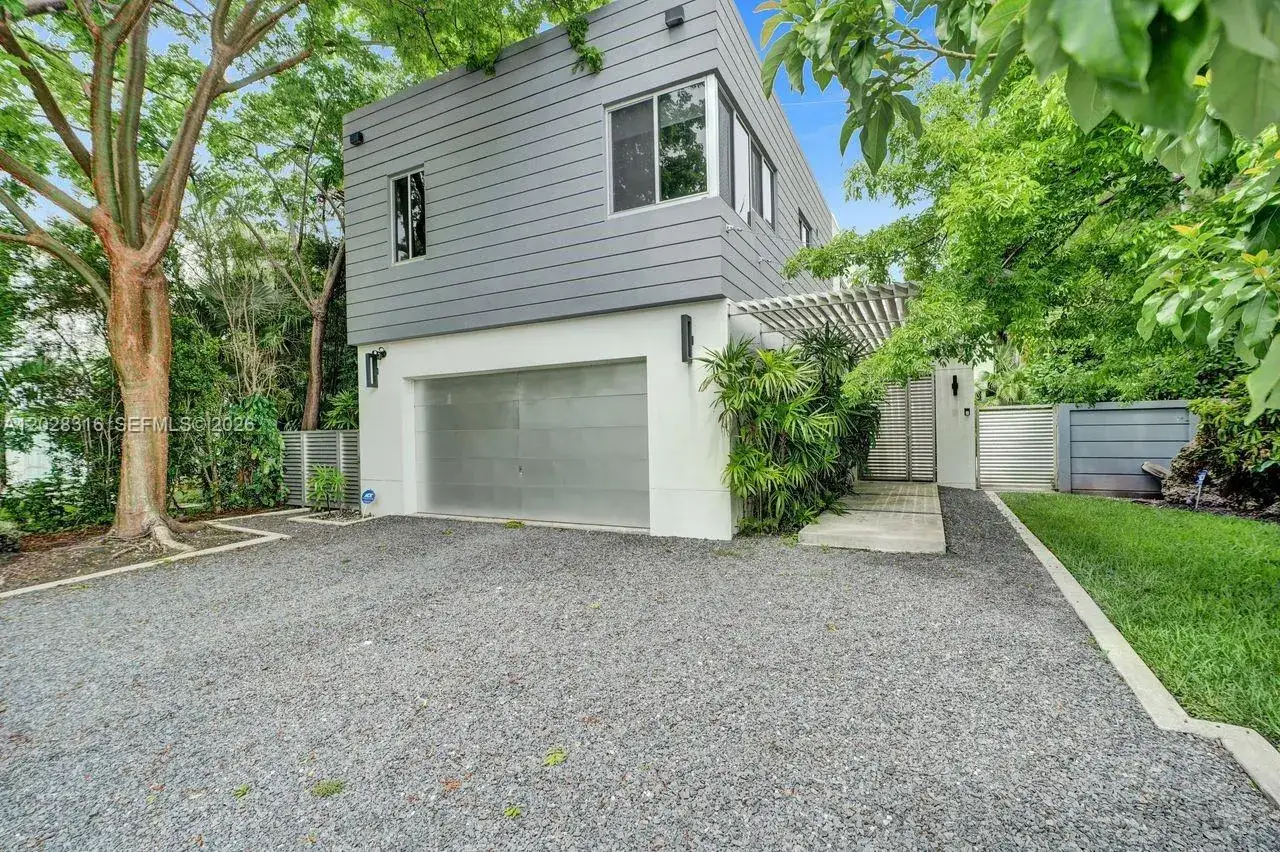 5 bedroom 4 bath Residential Lease for rent at 6340 SW 80th St, Miami FL 33143