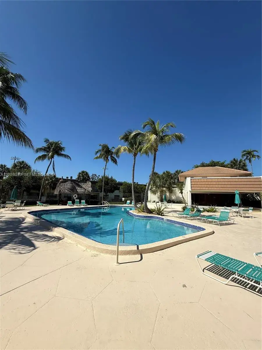 1 bedroom 1 bath Residential Lease for rent at 8261 SW 128th St # 205, Pinecrest FL 33156
