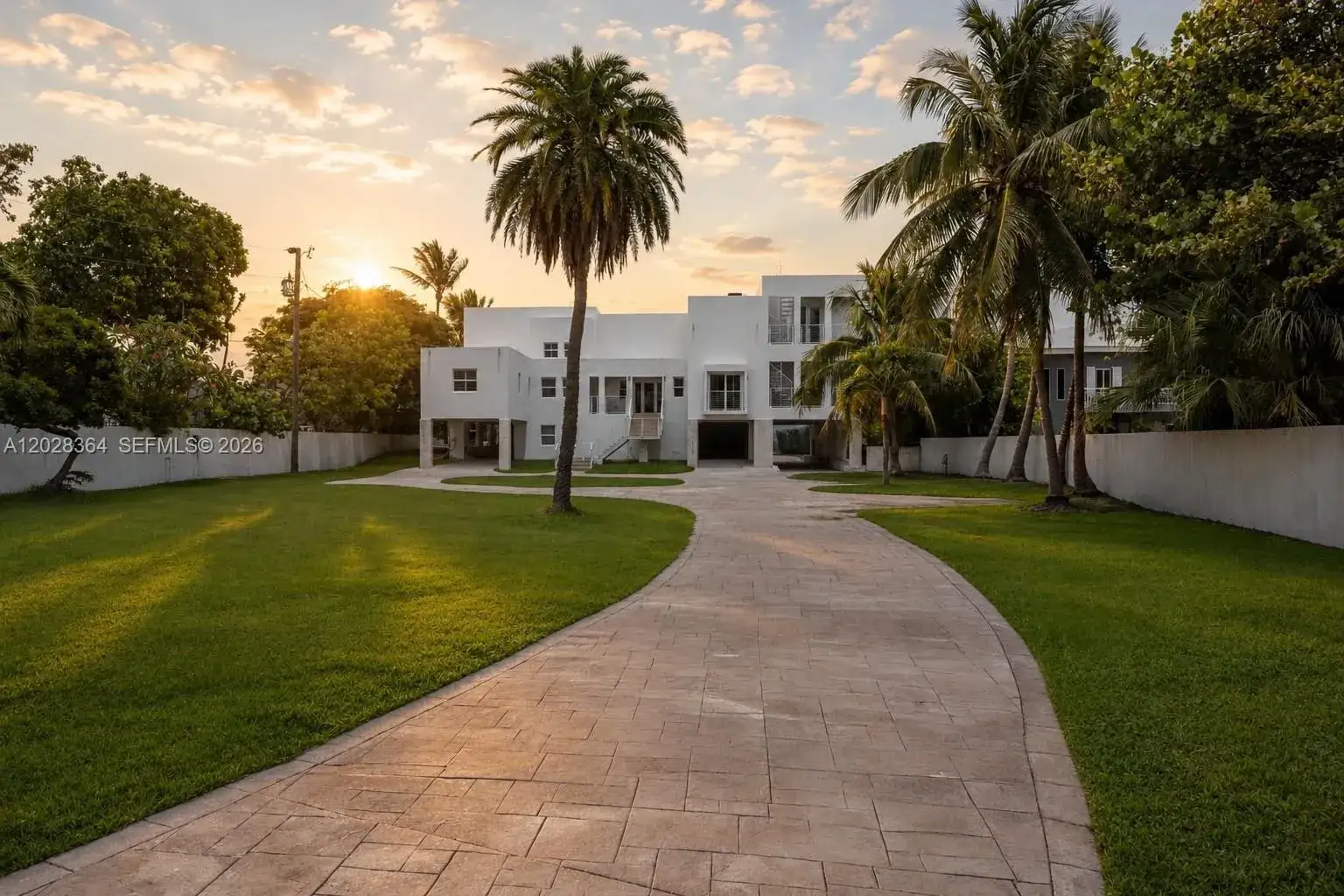 8 bedroom 7 bath Residential for sale at 89401 Old Highway, Plantation Key FL 33070