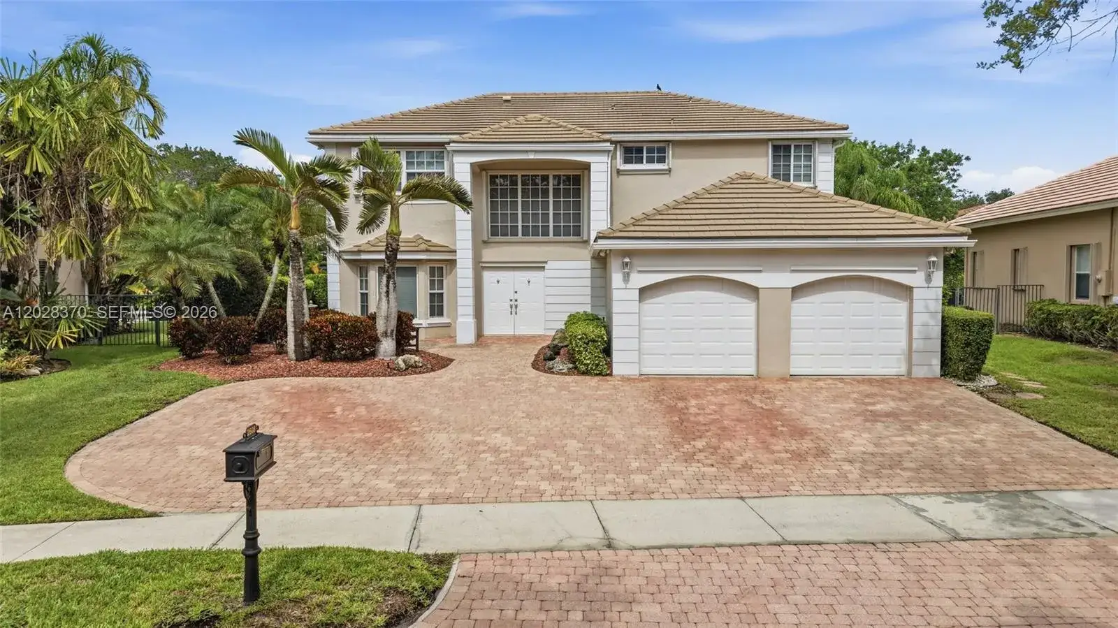 6 bedroom 5 bath Residential for sale at 2608 Oakbrook Ct, Weston FL 33332