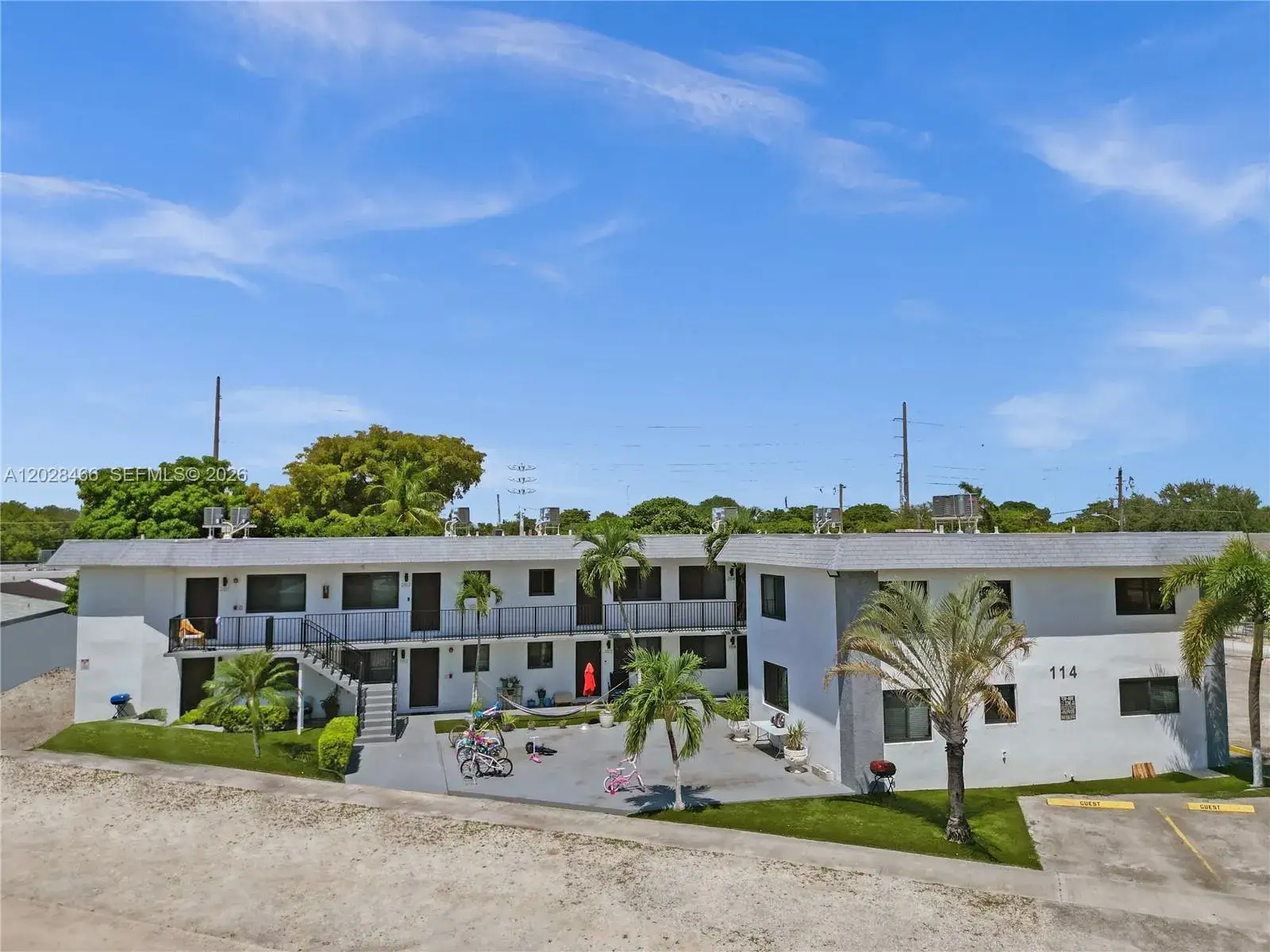 1 bedroom 1 bath Residential Lease for rent at 114 SE 8th St # 105, Hallandale Beach FL 33009