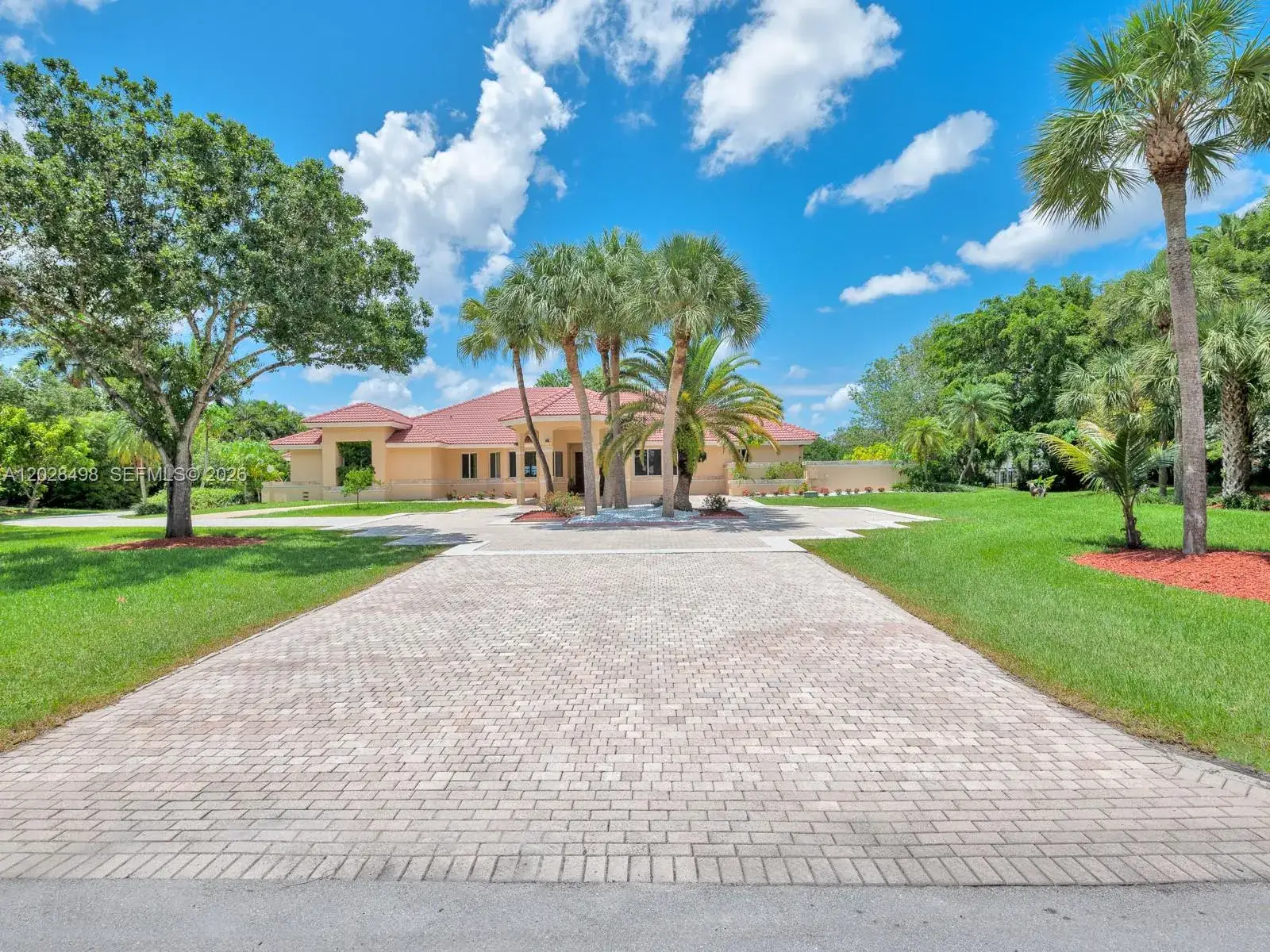 7 bedroom 5 bath Residential for sale at 2710 Walkers way, Weston FL 33331