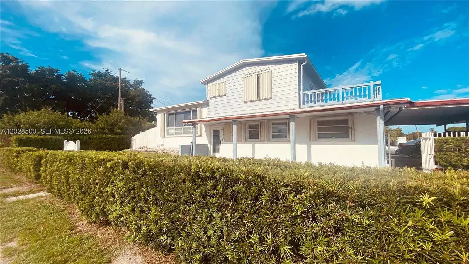 2 bedroom 2 bath Residential Lease for rent at 141 Mcarthur Pkwy # A, Pembroke Pines FL 33024