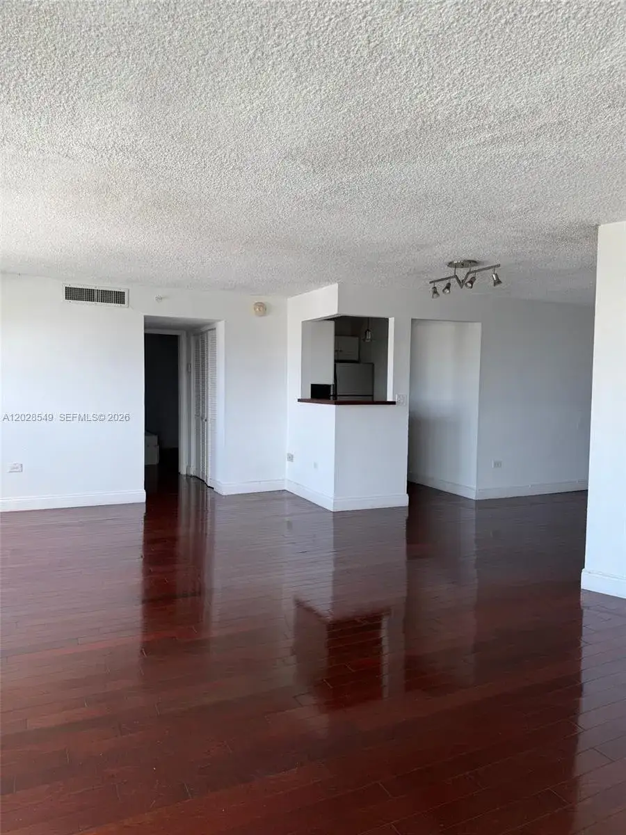 1 bedroom 1 bath Residential Lease for rent at 1881 Washington Ave # 7C, Miami Beach FL 33139