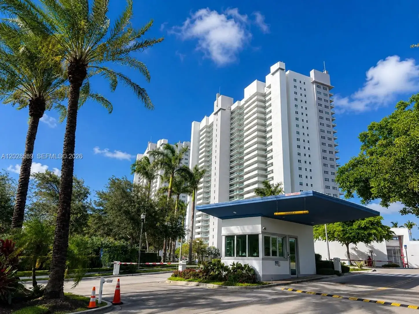 3 bedroom 3 bath Residential for sale at 14951 Royal Oaks Ln # 2002, North Miami FL 33181