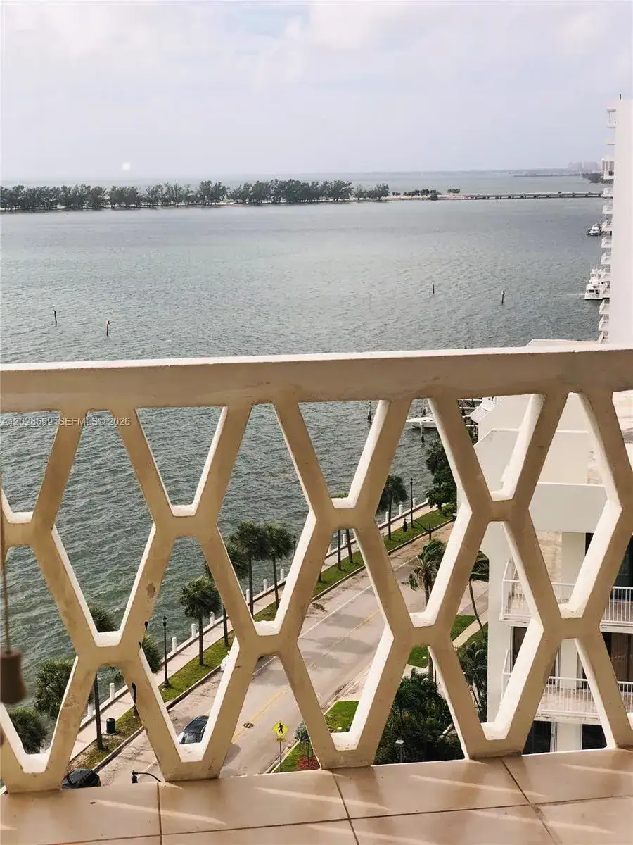 2 bedroom 2 bath Residential Lease for rent at 1430 Brickell Bay Dr # 5, Miami FL 33131