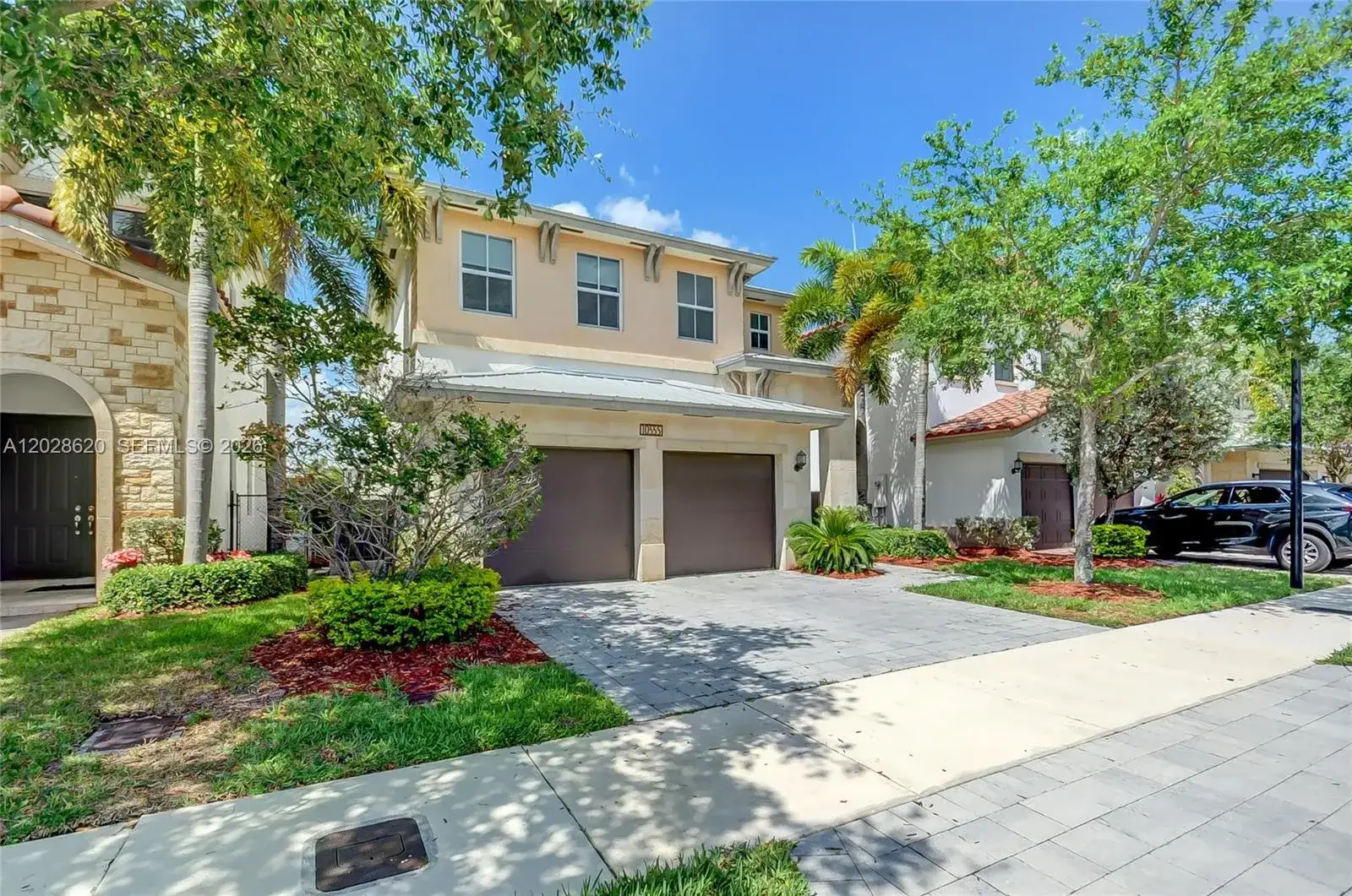 5 bedroom 5 bath Residential for sale at 10555 NW 69th Ter, Doral FL 33178