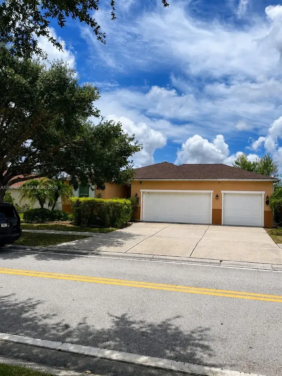 342 STAR SHELL DR, Tampa FL 33572