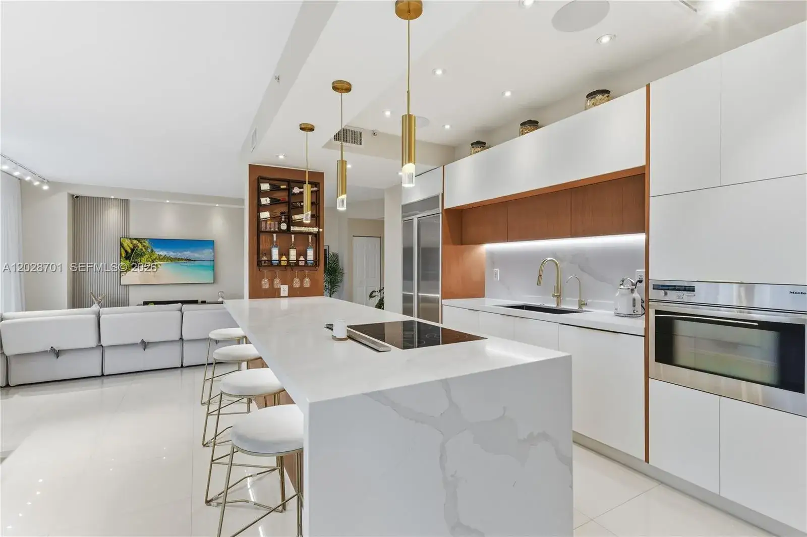 2 bedroom 2 bath Residential for sale at 3500 Mystic Pointe Dr # 104, Aventura FL 33180