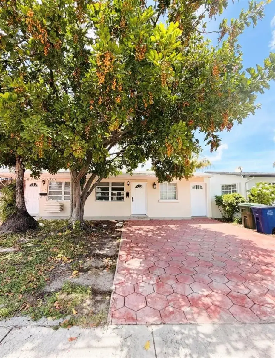 2 bedroom 1 bath Residential Lease for rent at 1077 SW 2nd St # 2, Hallandale Beach FL 33009