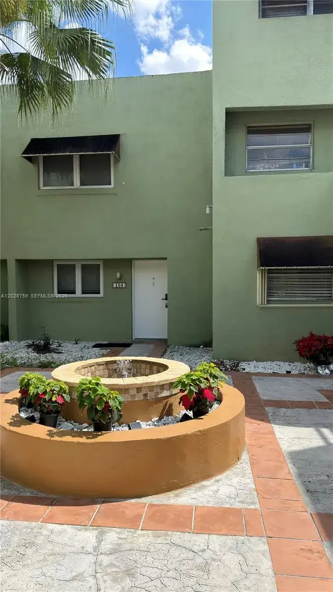 1 bedroom 1 bath Residential for sale at 11163 NW 7th St # 19, Miami FL 33172