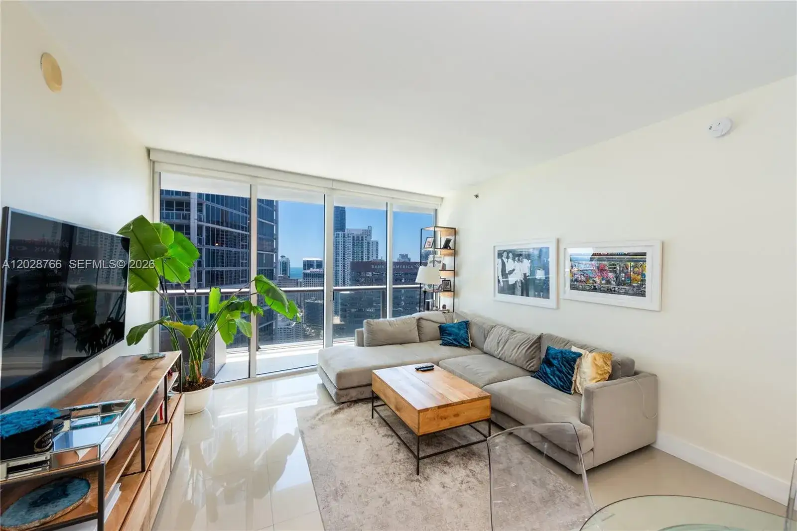 2 bedroom 2 bath Residential Lease for rent at 475 Brickell Ave # 4213, Miami FL 33131