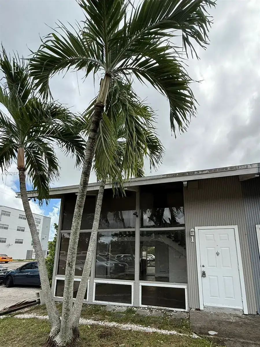 2 bedroom 2 bath Residential for sale at 14310 NE 5th Pl, Miami FL 33161