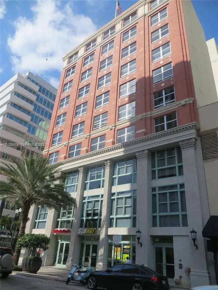 1 bedroom 1 bath Residential Lease for rent at 111 E Flagler St # 402, Miami FL 33131
