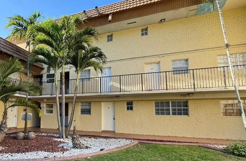 2 bedroom 2 bath Residential Lease for rent at 8600 SW 109th Ave # 202, Miami FL 33173