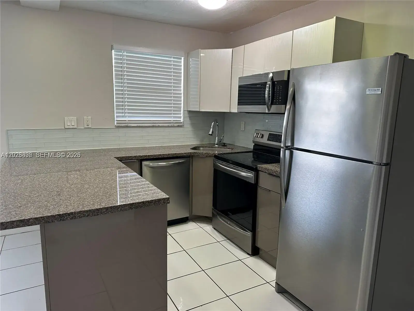 1 bedroom 1 bath Residential for sale at 1975 NE 135th St # 3E, North Miami FL 33181