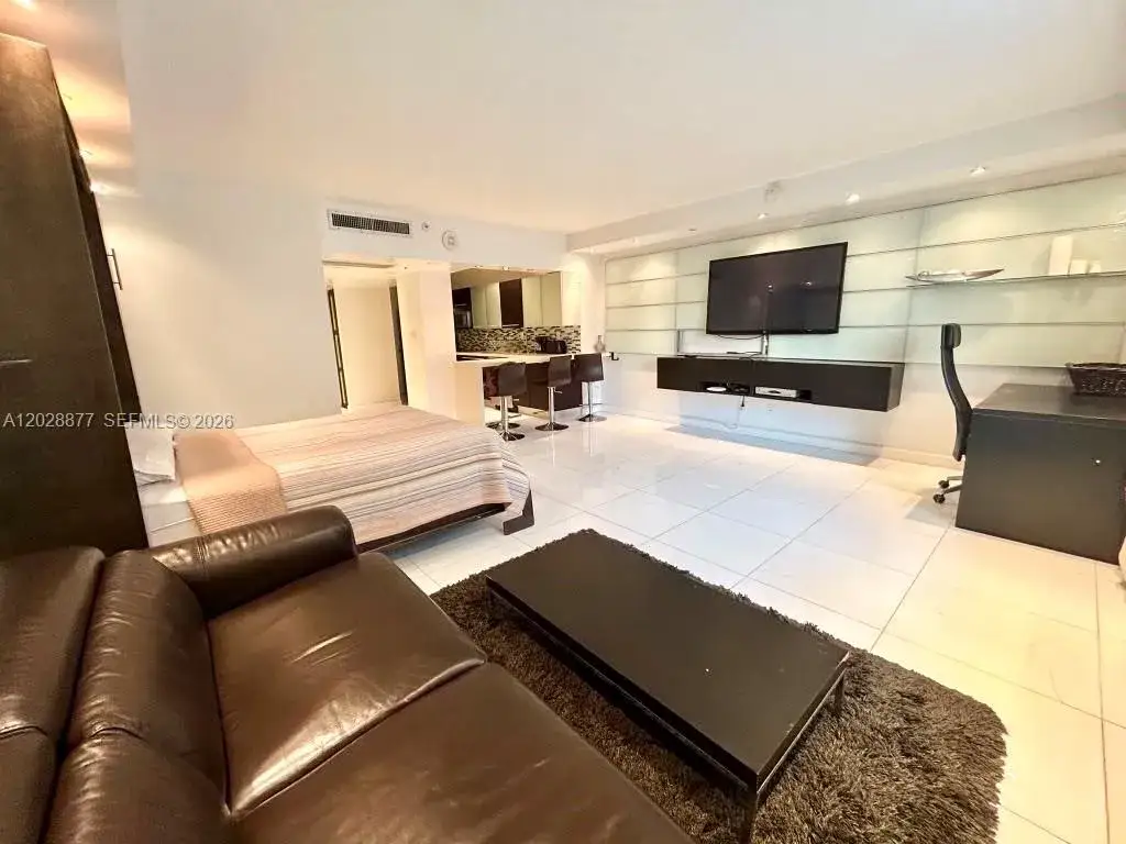1 bath Residential Lease for rent at 100 Lincoln Rd # 701, Miami Beach FL 33139