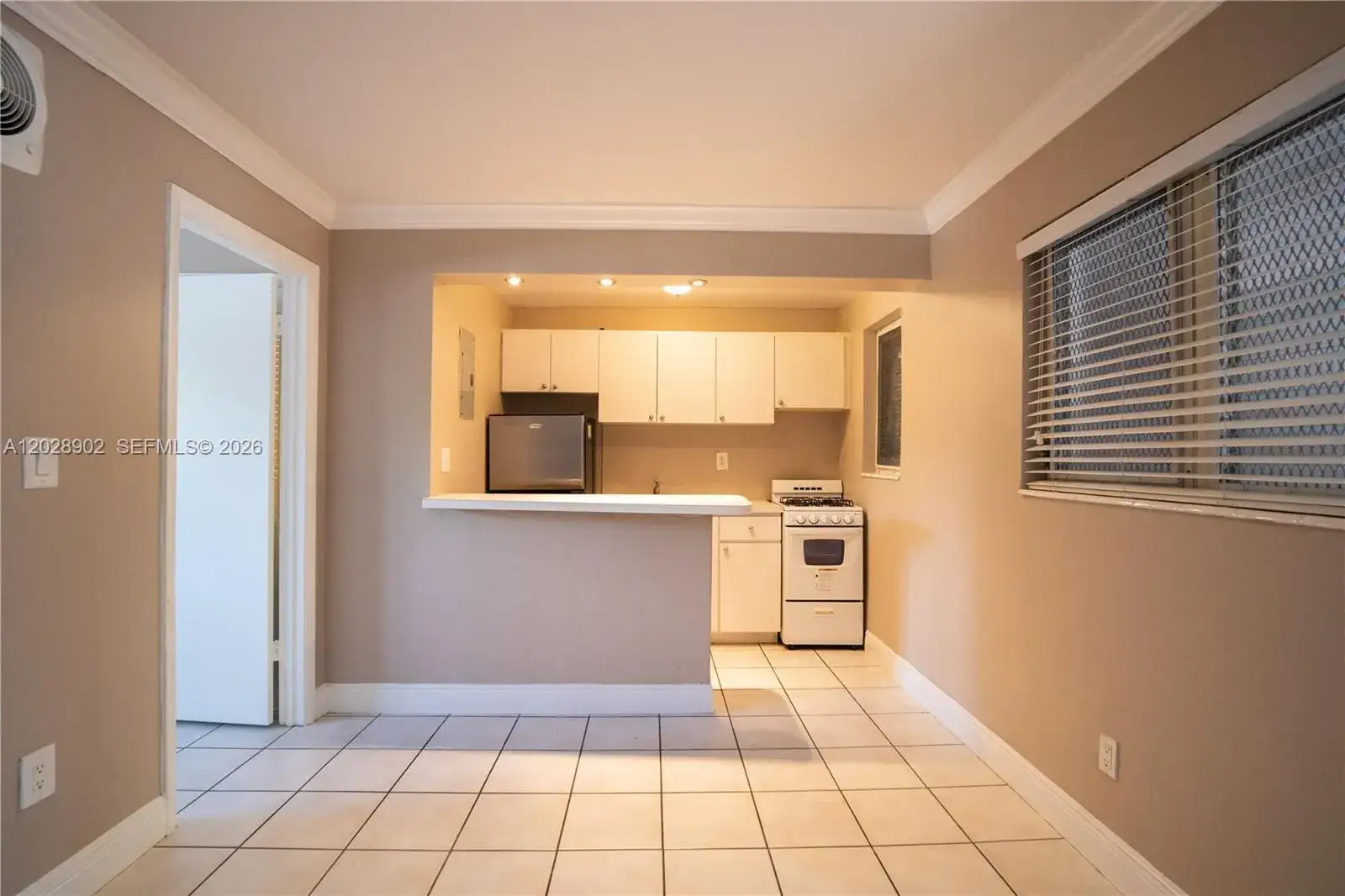 1 bedroom 1 bath Residential for sale at 1014 Salzedo St # 101, Coral Gables FL 33134