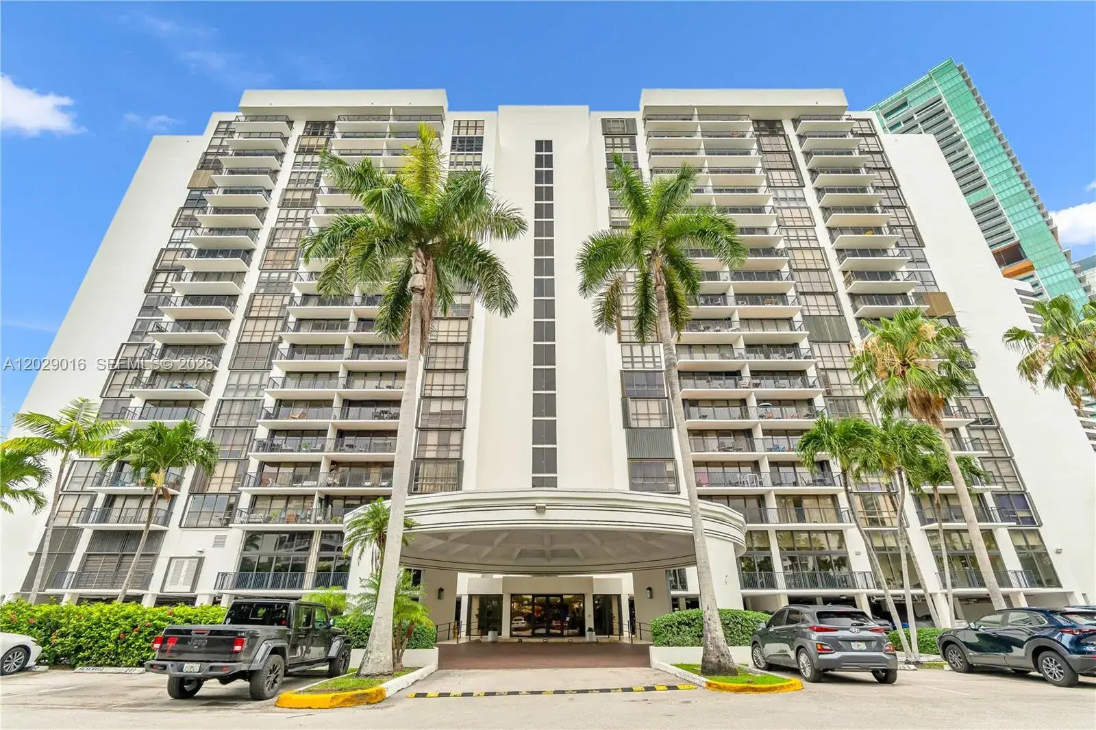 2 bedroom 2 bath Residential for sale at 1450 Brickell Bay Dr # 1815, Miami FL 33131