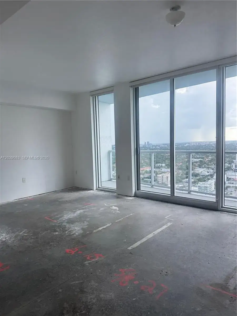 1 bath Residential for sale at 185 SW 7th St # 3900, Miami FL 33130