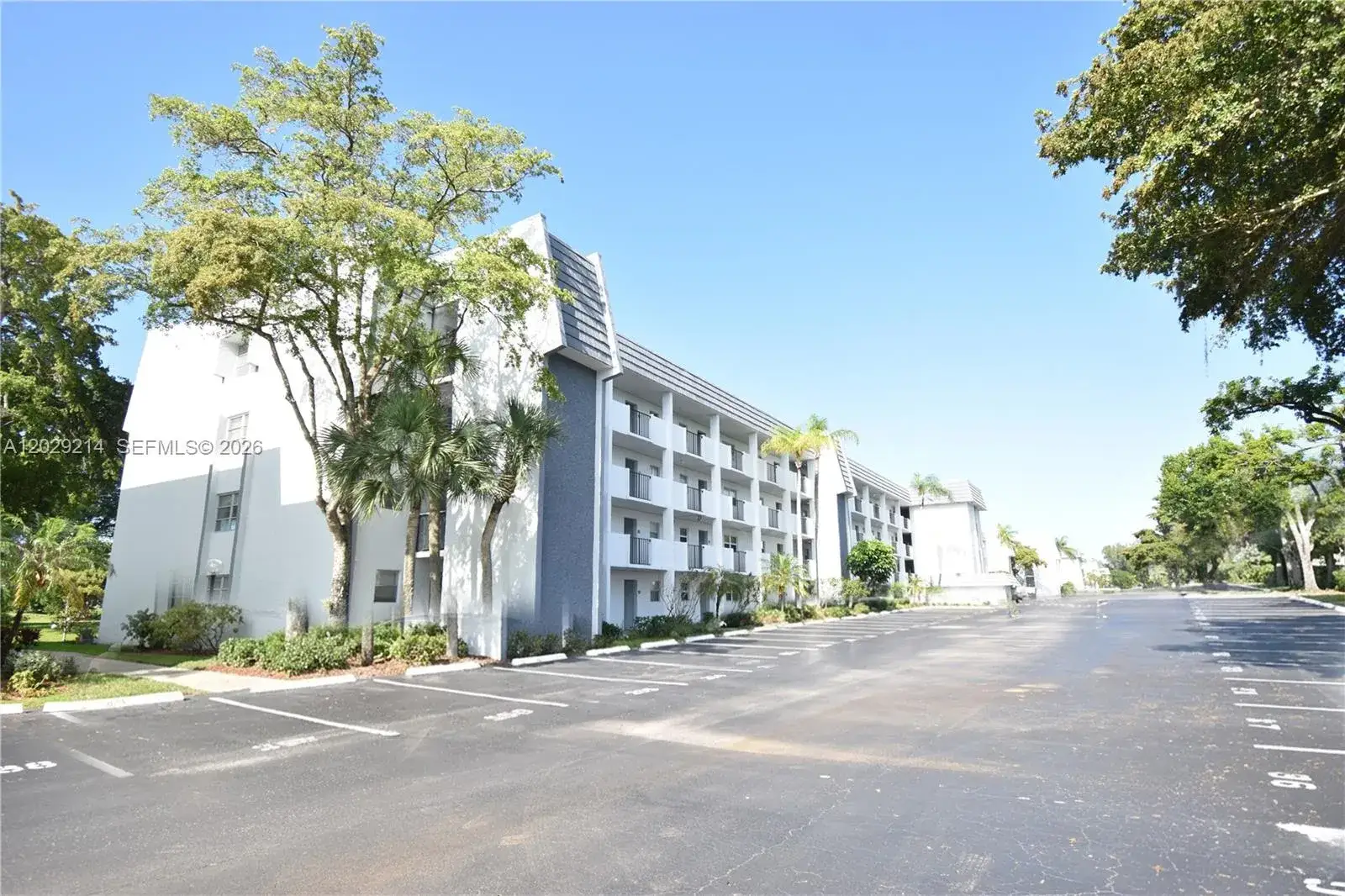 6080 NW 44th St # 201, Lauderhill FL 33319