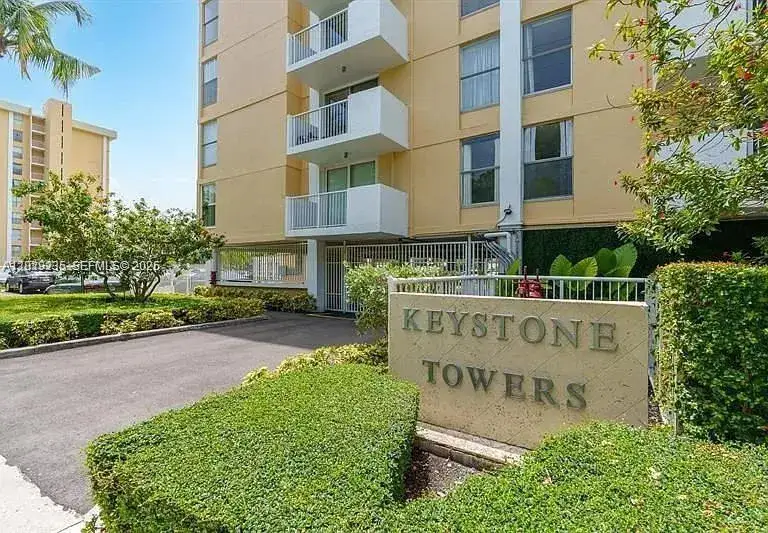 2 bedroom 2 bath Residential Lease for rent at 2000 NE 135th St # 609, North Miami FL 33181