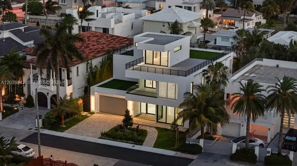 5 bedroom 7 bath Residential for sale at 3318 NE 16th Pl, Fort Lauderdale FL 33305