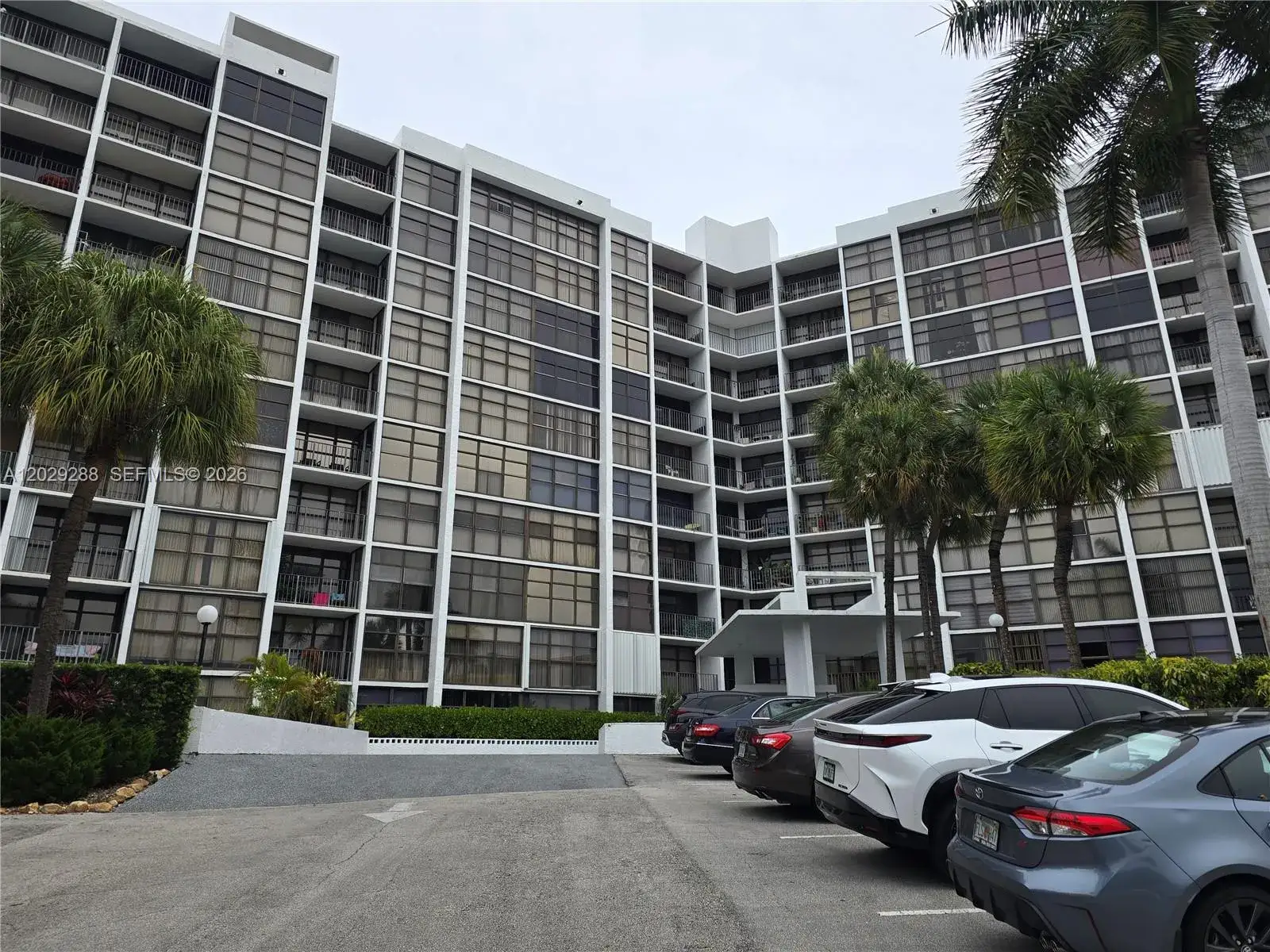1 bedroom 1 bath Residential for sale at 400 Leslie Dr # 416, Hallandale Beach FL 33009