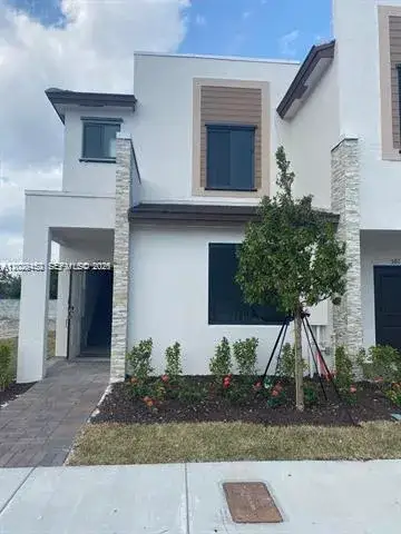 3 bedroom 3 bath Residential for sale at 593 NE 208th Ter, Miami FL 33179