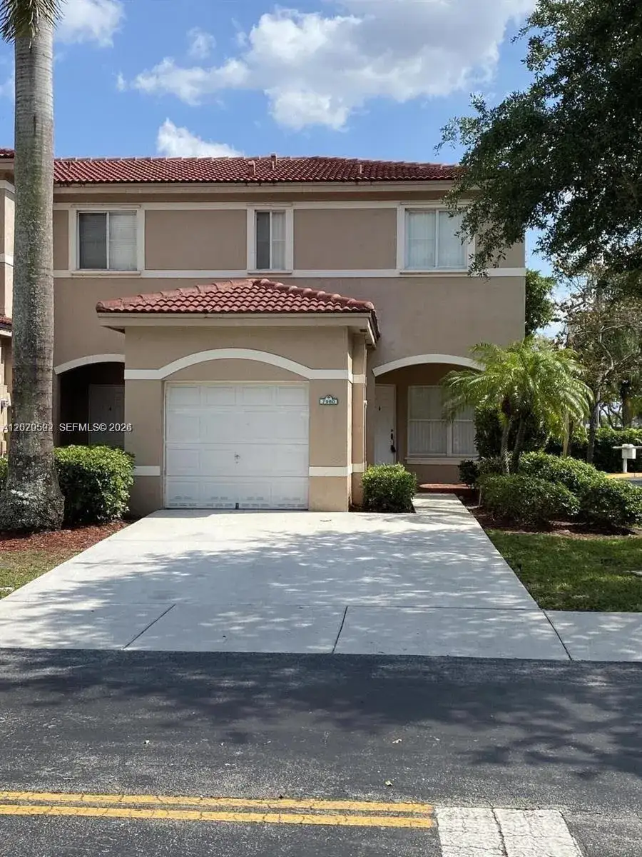 3 bedroom 2 bath Residential Lease for rent at 7980 S Southwood Cir # 0, Davie FL 33328