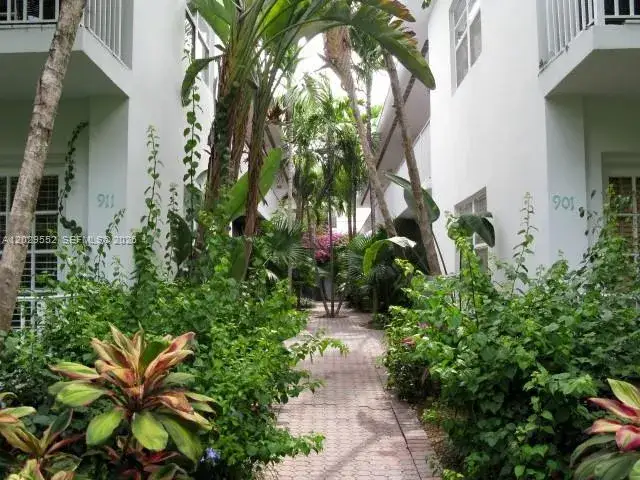 1 bedroom 1 bath Residential Lease for rent at 911 Meridian Ave # 206, Miami Beach FL 33139