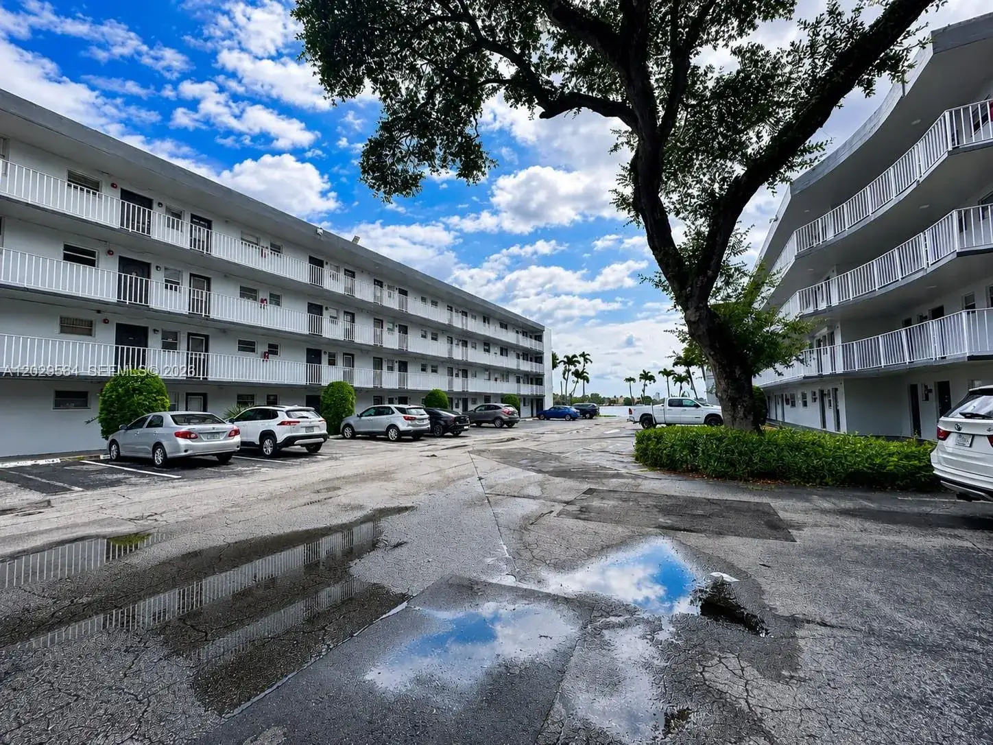 1 bedroom 1 bath Residential for sale at 447 NE 195th St # 115, Miami FL 33179