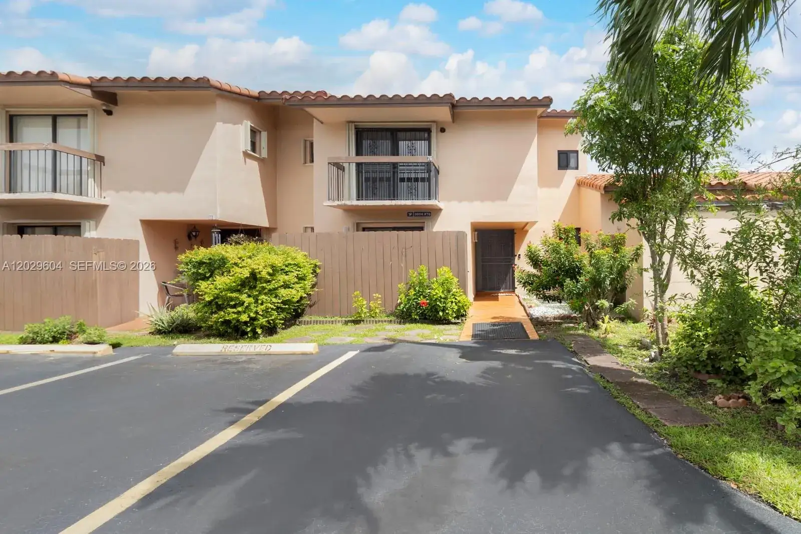 3 bedroom 2 bath Residential Lease for rent at 3804 SW 79th Ave # 76, Miami FL 33155