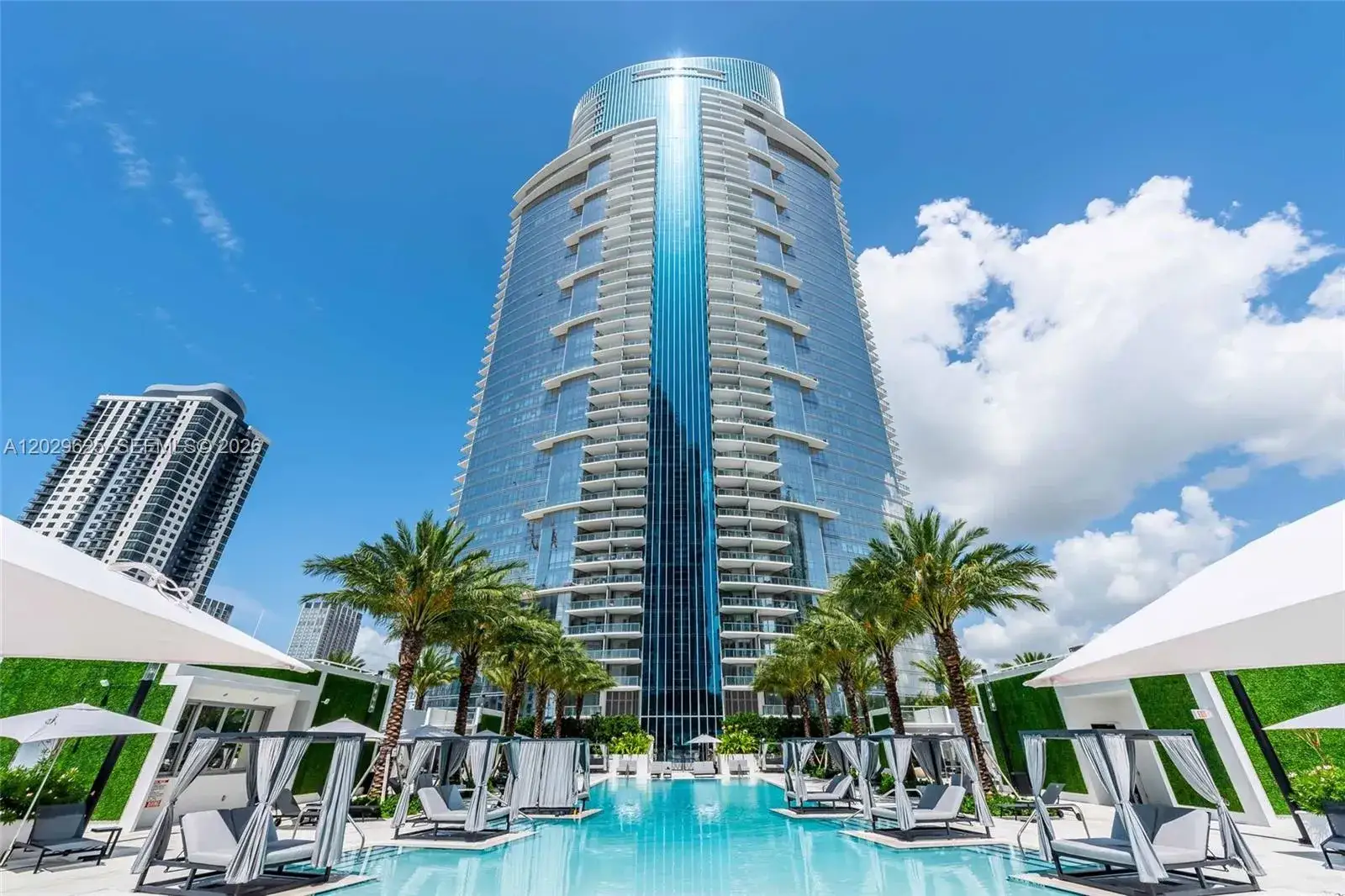 1 bedroom 2 bath Residential for sale at 851 NE 1st Ave # 1705, Miami FL 33132