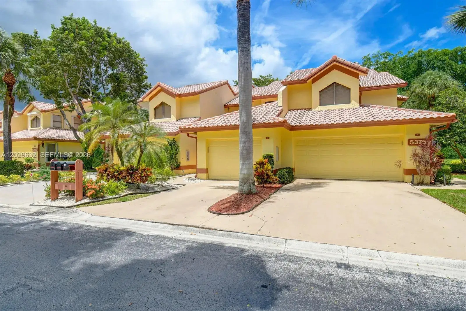 2 bedroom 2 bath Residential for sale at 5375 10th Fairway Dr # 2, Delray Beach FL 33484