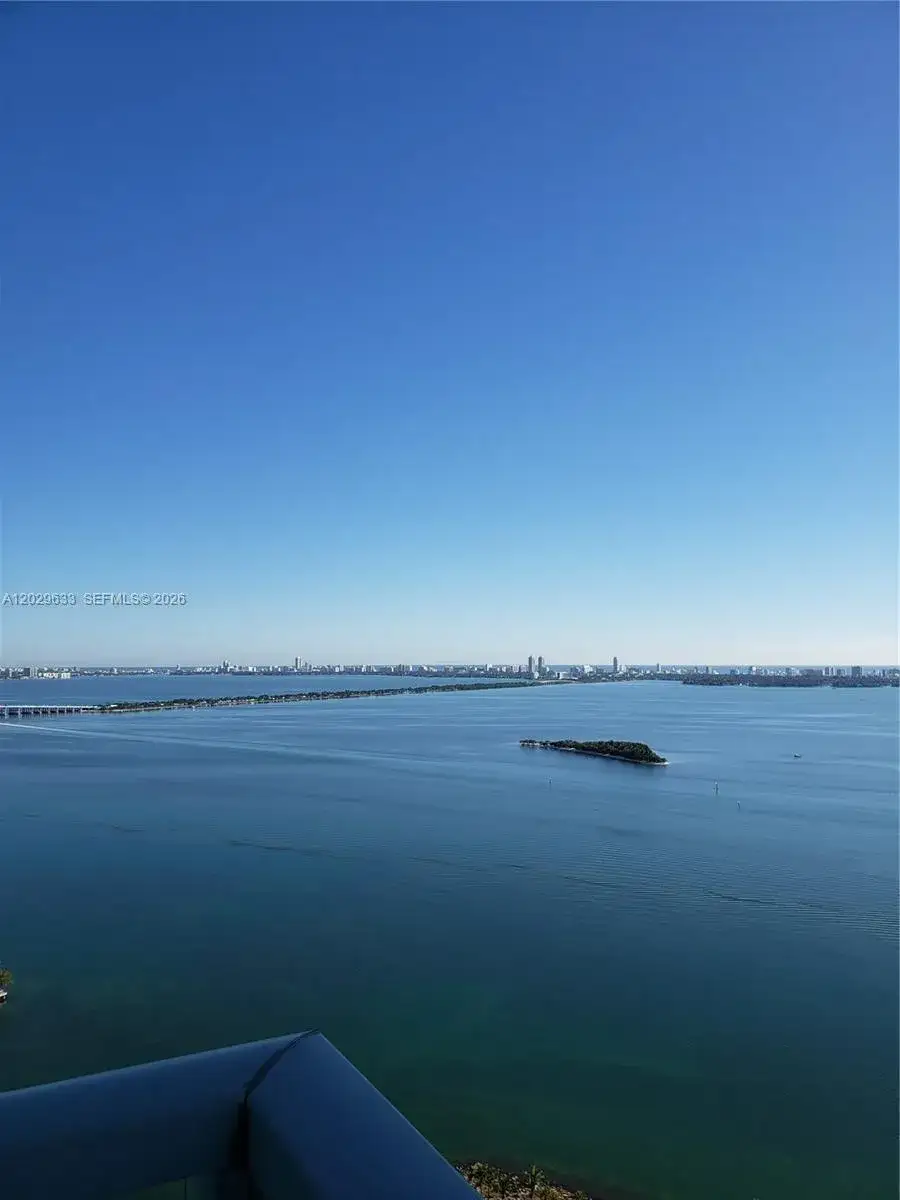 1 bedroom 1 bath Residential Lease for rent at 1900 N Bayshore Dr # 3517, Miami FL 33132