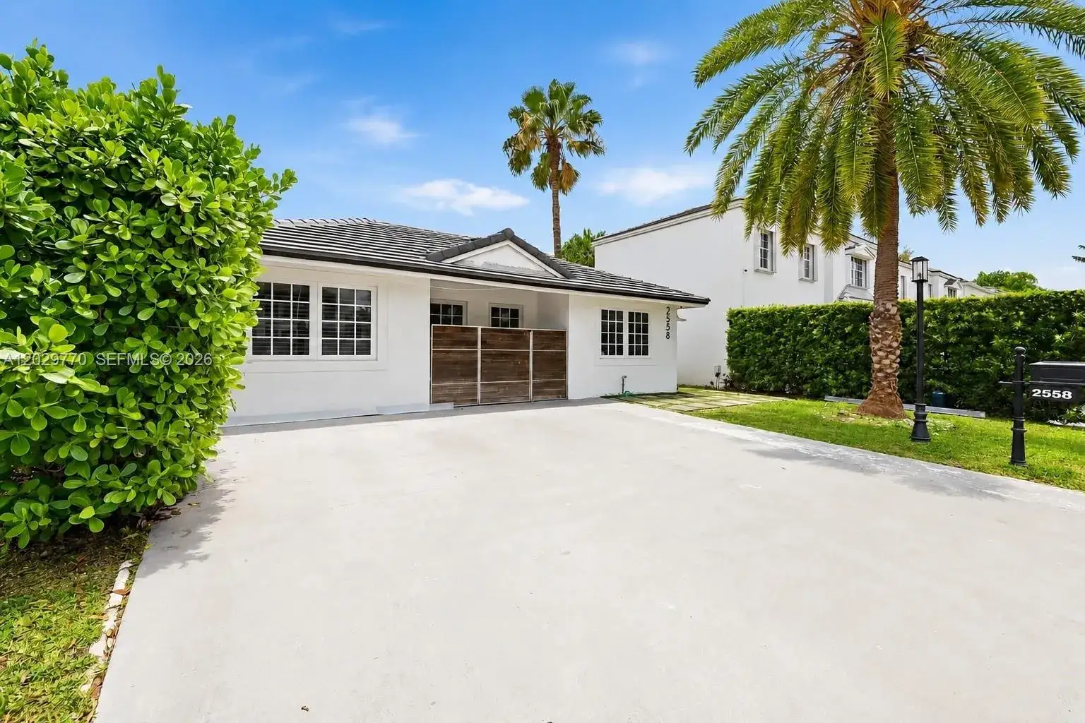3 bedroom 3 bath Residential for sale at 2558 NE 206th Ter, Aventura FL 33180