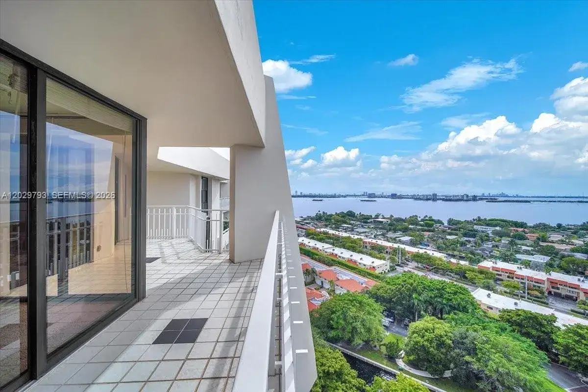 2 bedroom 2 bath Residential Lease for rent at 1000 Quayside Ter # 10, Miami FL 33138