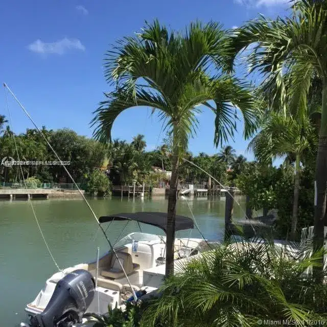 2 bedroom 2 bath Residential Lease for rent at 3921 N Meridian Ave # 3C, Miami Beach FL 33140