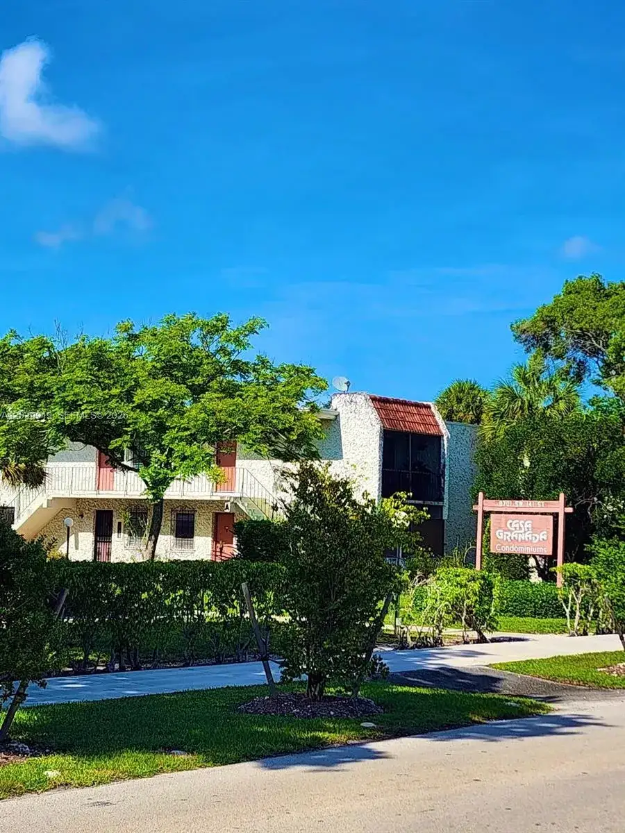 2 bedroom 2 bath Residential for sale at 8701 SW 141st St # H6, Palmetto Bay FL 33176