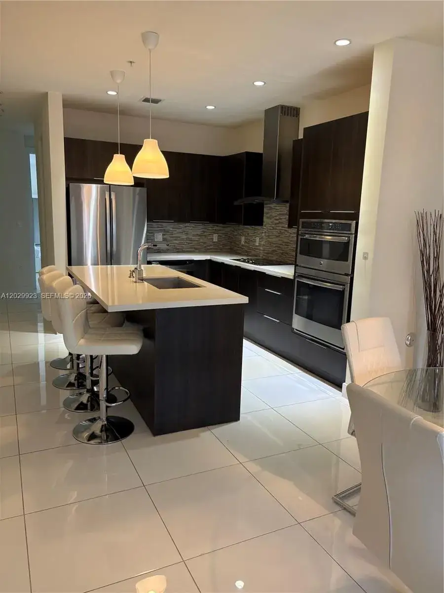 3 bedroom 3 bath Residential Lease for rent at 10220 NW 63rd Ter # 221, Doral FL 33178